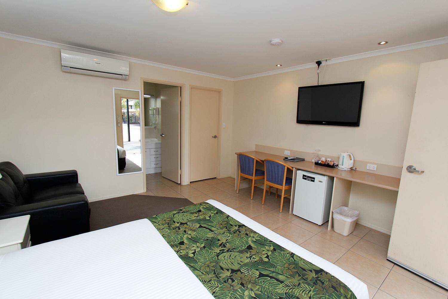 The Palms Motel Chinchilla Exterior photo