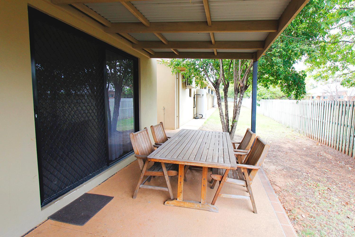 The Palms Motel Chinchilla Exterior photo